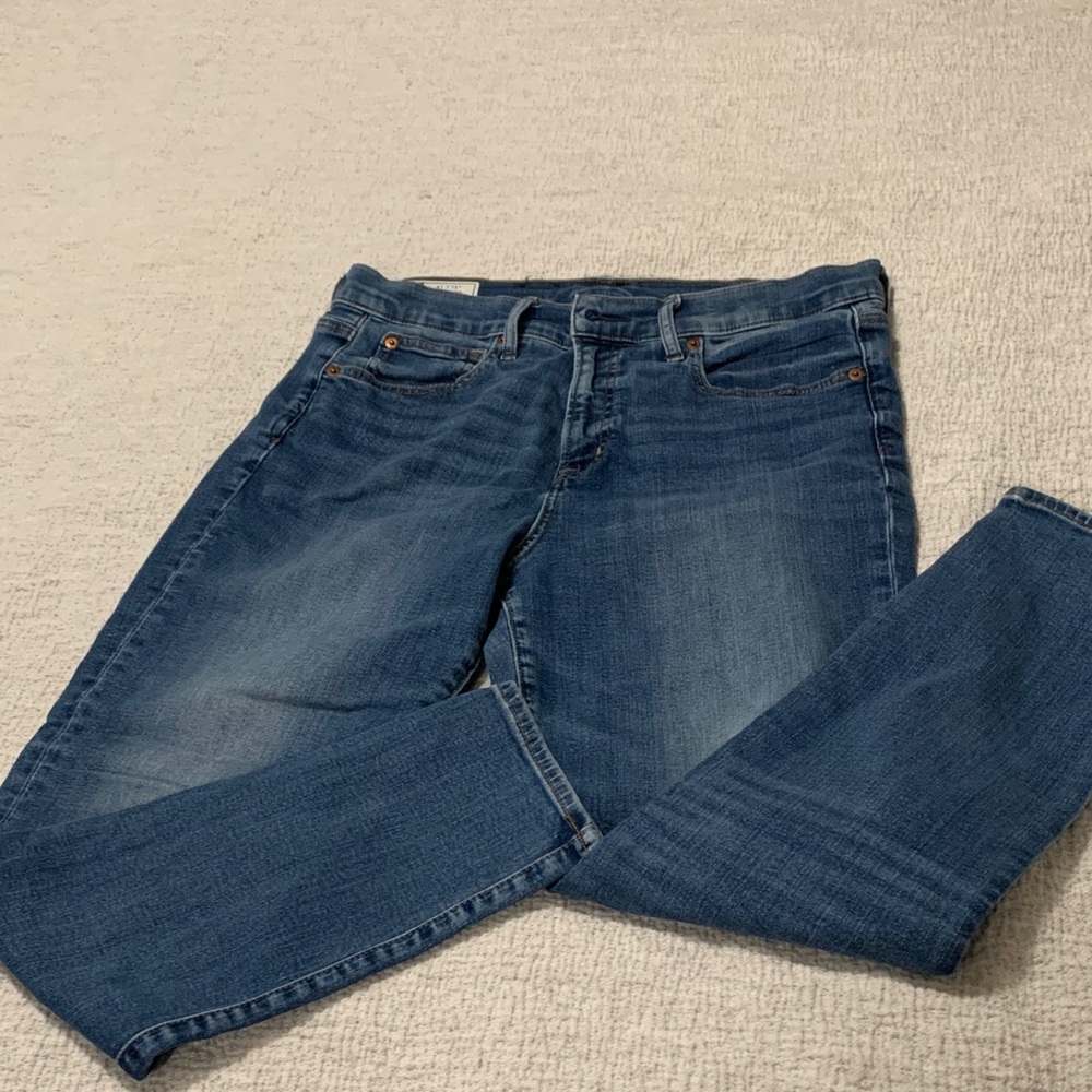 GAP Women's Classic Straight Leg Jeans in Denim Blue